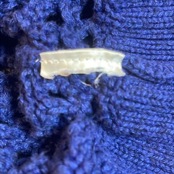 Old Navy Cropped Crochet Sweater Size M - Picture 3 of 4